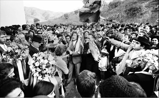 Fotografía de una celebración tradicional de verdiales en los Montes de Málaga, representando las costumbres locales.